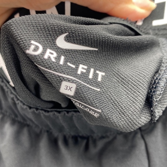 Nike Dri-Fit black draw string athleisure workout casual shorts - Picture 4 of 7